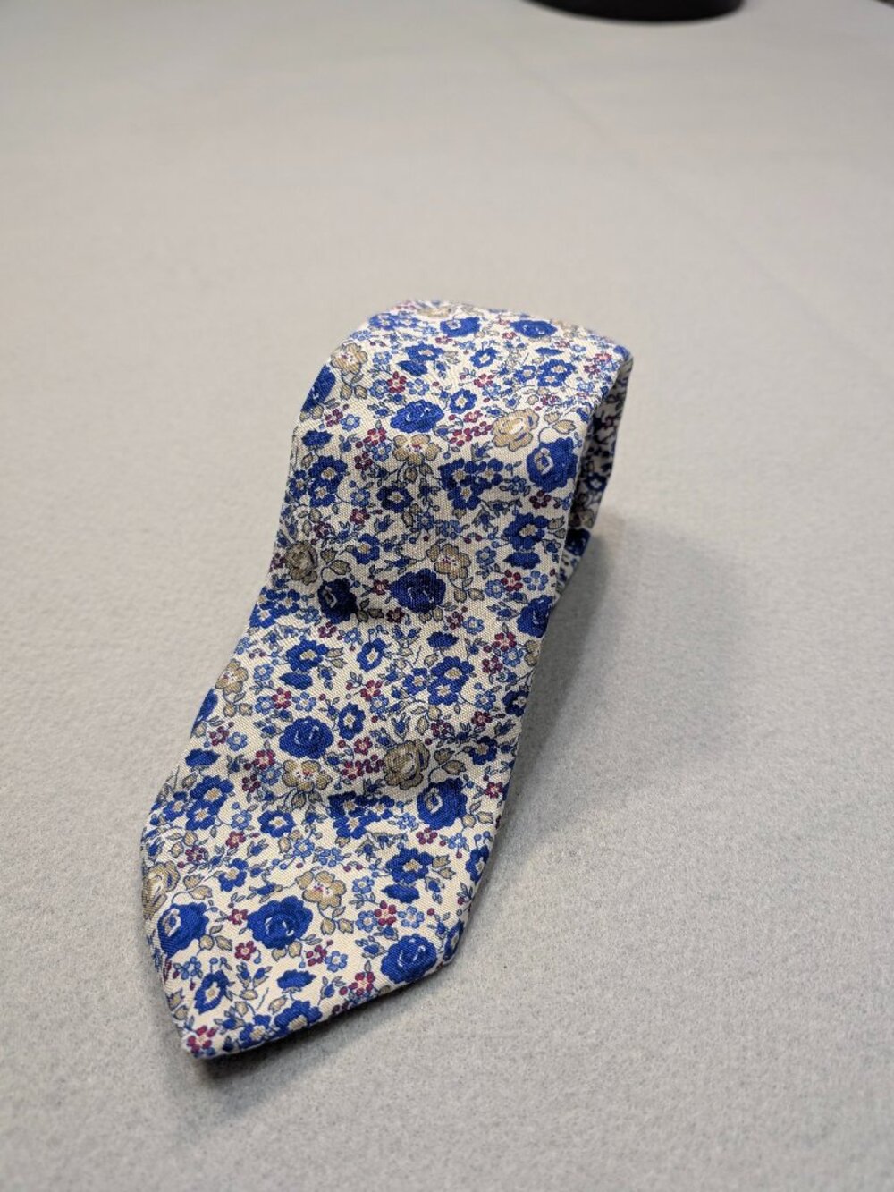 Charles Tyrwhitt Made in Italy Blue Floral Men’s Necktie